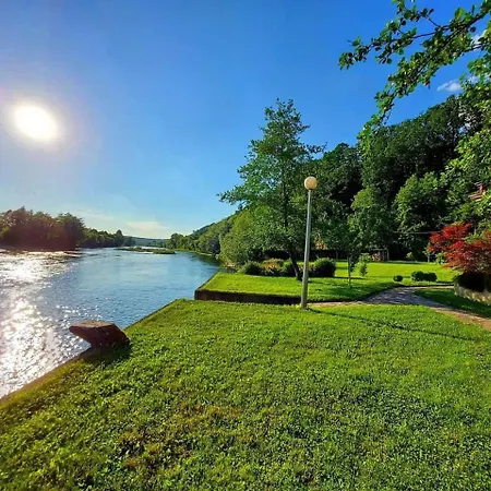 別荘 Ela プリイェドル